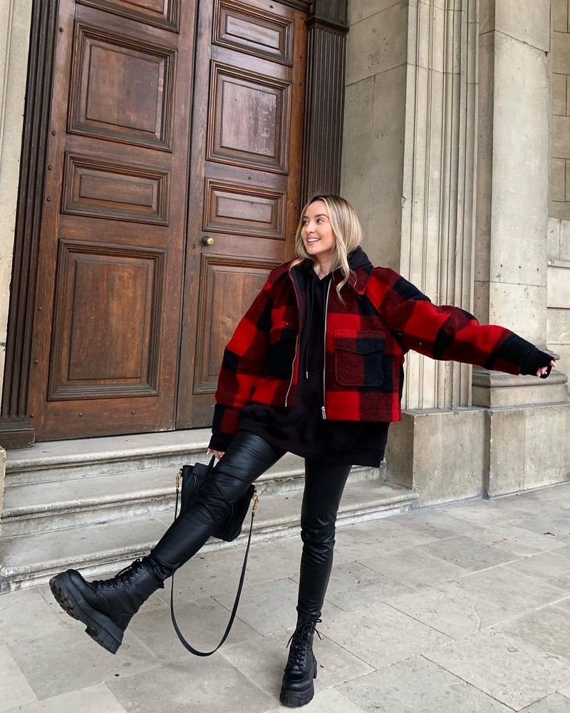 Мода на кожаные брюки 2026: актуальные фасоны в лучших сочетаниях