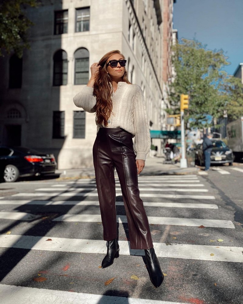 Мода на кожаные брюки 2026: актуальные фасоны в лучших сочетаниях