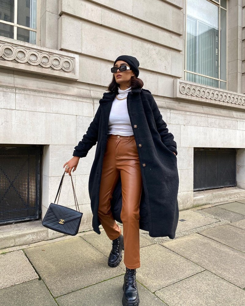 Мода на кожаные брюки 2026: актуальные фасоны в лучших сочетаниях