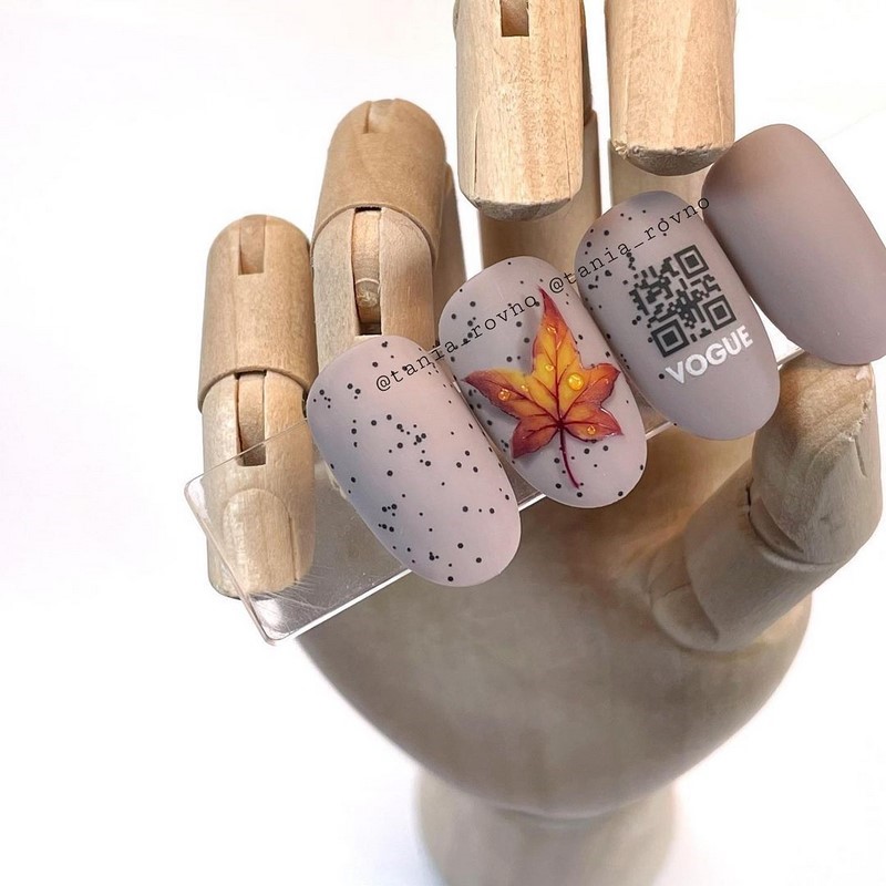 Рисунки в дизайне ноготков осень-зима 2026-2027: фото нейл-арта