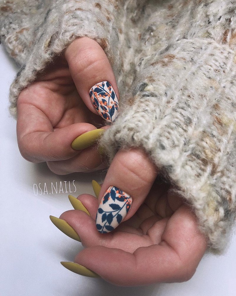 Рисунки в дизайне ноготков осень-зима 2026-2027: фото нейл-арта