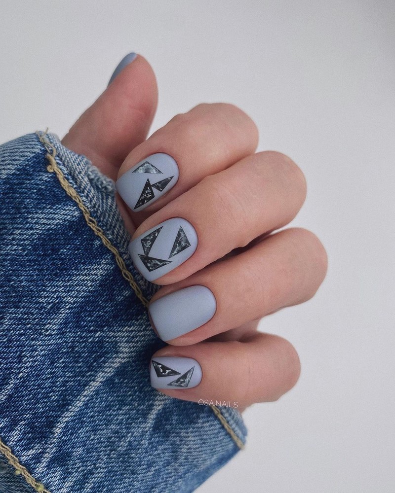 Рисунки в дизайне ноготков осень-зима 2026-2027: фото нейл-арта