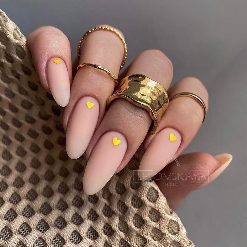 Рисунки в дизайне ноготков осень-зима 2026-2027: фото нейл-арта