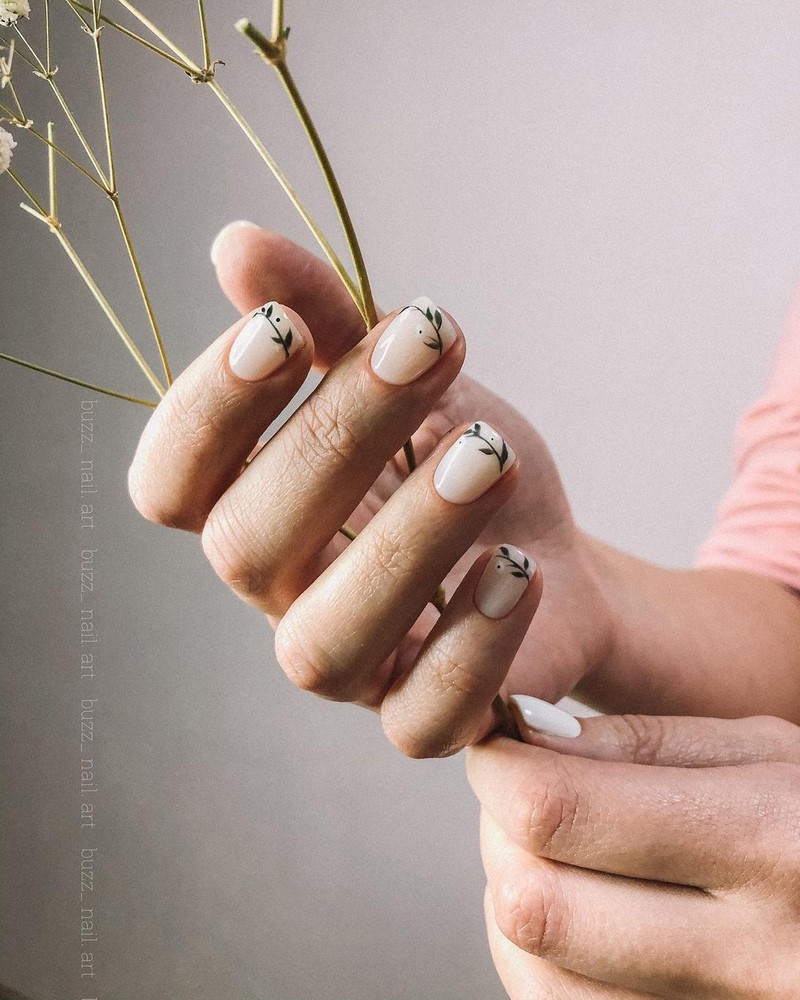 Рисунки в дизайне ноготков осень-зима 2026-2027: фото нейл-арта