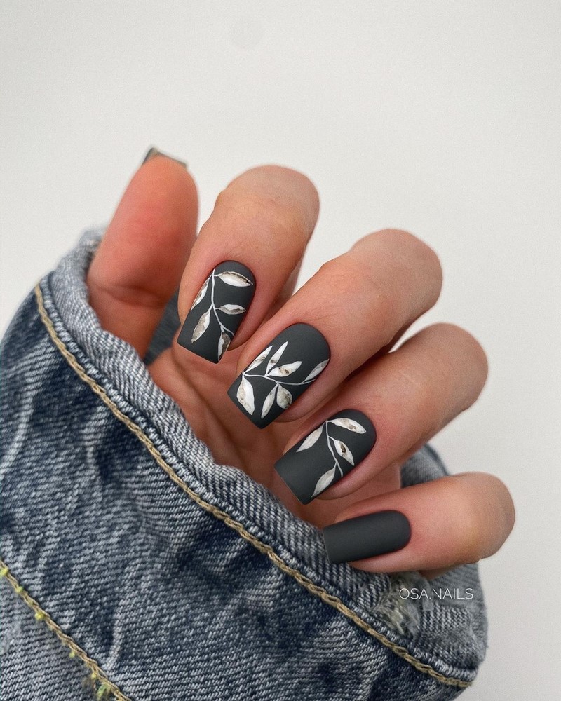 Рисунки в дизайне ноготков осень-зима 2026-2027: фото нейл-арта