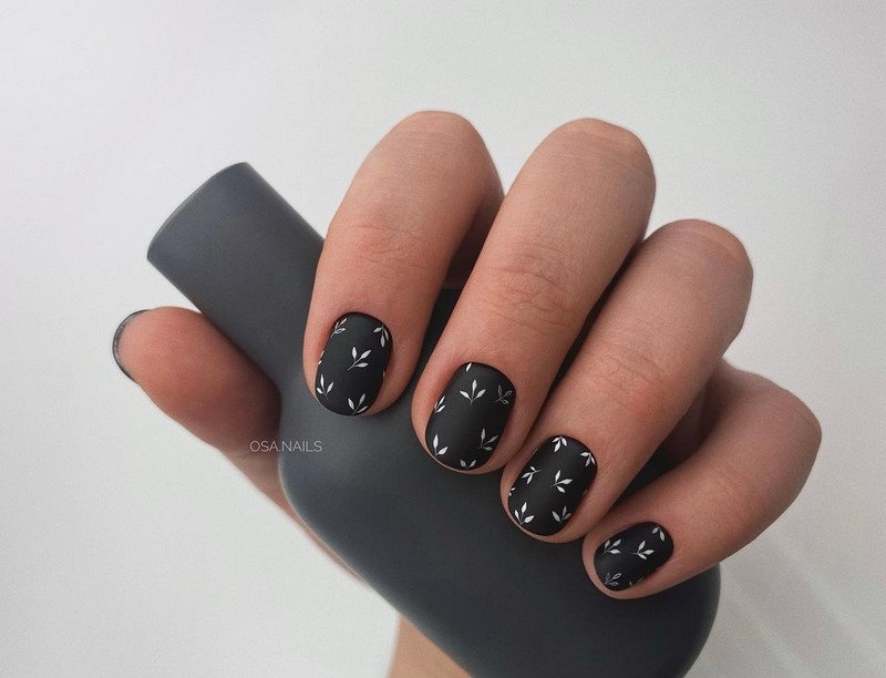 Рисунки в дизайне ноготков осень-зима 2026-2027: фото нейл-арта