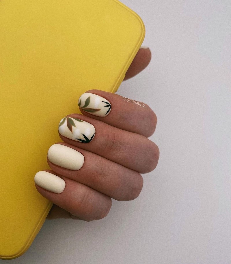 Рисунки в дизайне ноготков осень-зима 2026-2027: фото нейл-арта