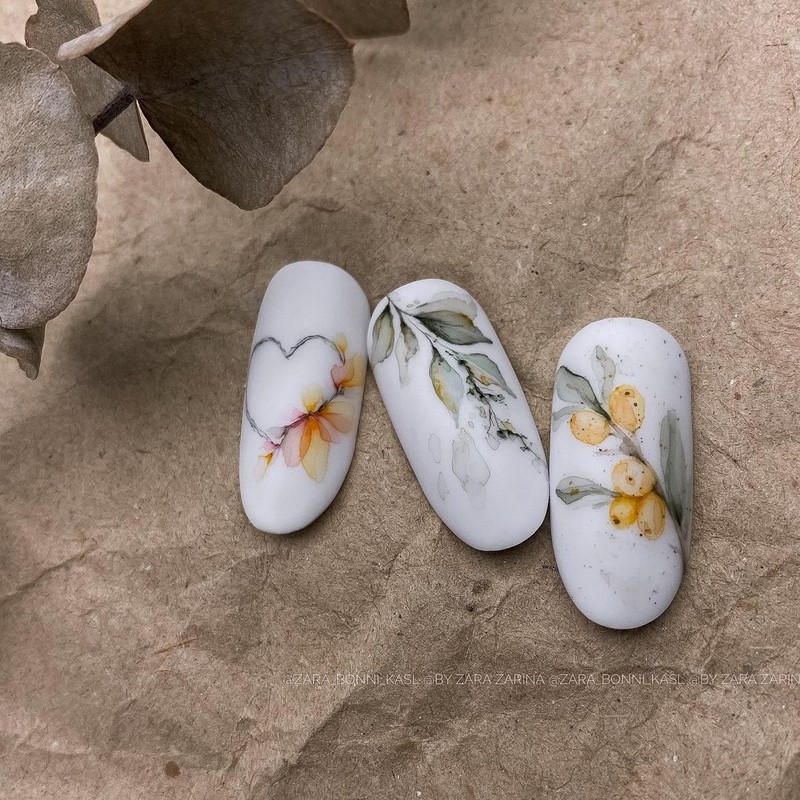 Рисунки в дизайне ноготков осень-зима 2026-2027: фото нейл-арта