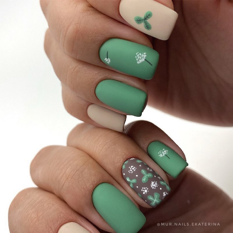 Рисунки в дизайне ноготков осень-зима 2026-2027: фото нейл-арта