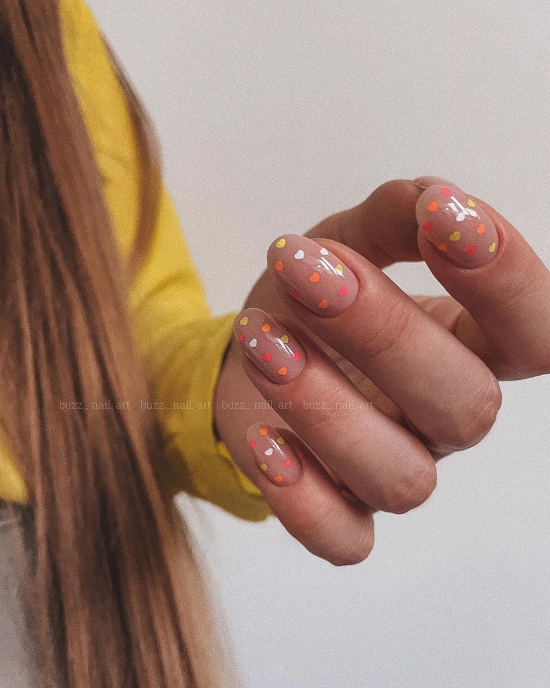 Рисунки в дизайне ноготков осень-зима 2026-2027: фото нейл-арта