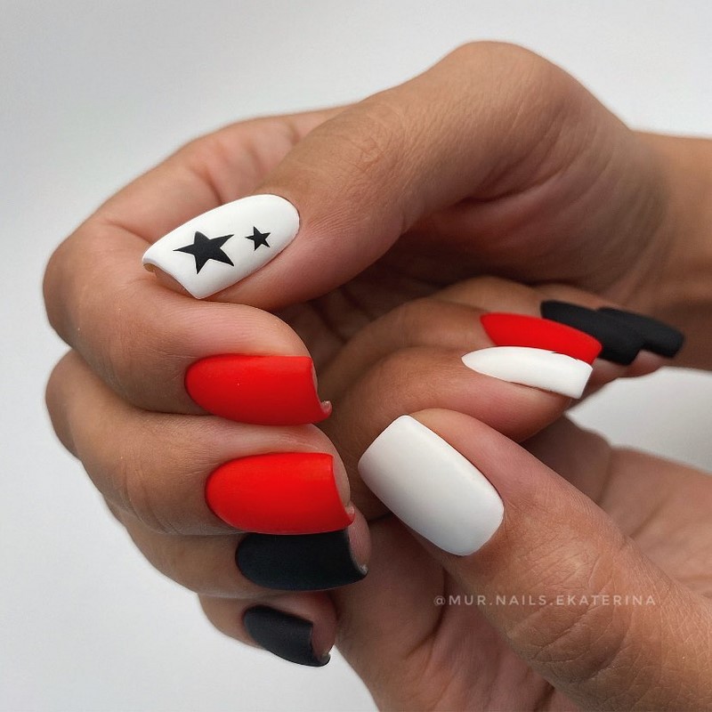 Рисунки в дизайне ноготков осень-зима 2026-2027: фото нейл-арта