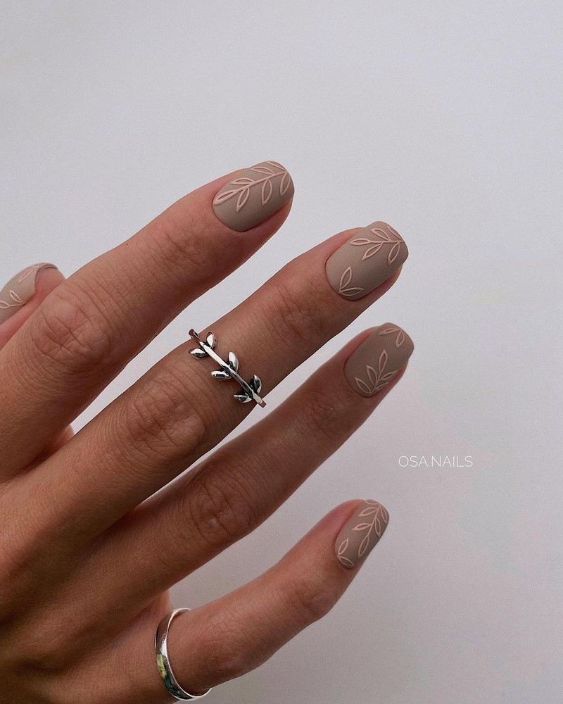 Рисунки в дизайне ноготков осень-зима 2026-2027: фото нейл-арта