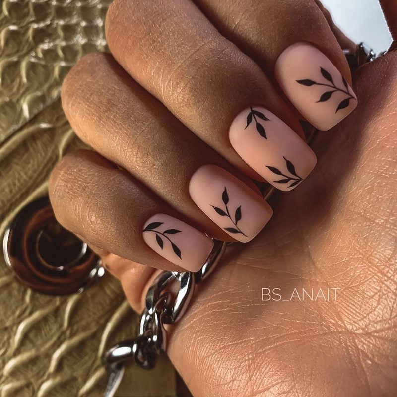 Рисунки в дизайне ноготков осень-зима 2026-2027: фото нейл-арта