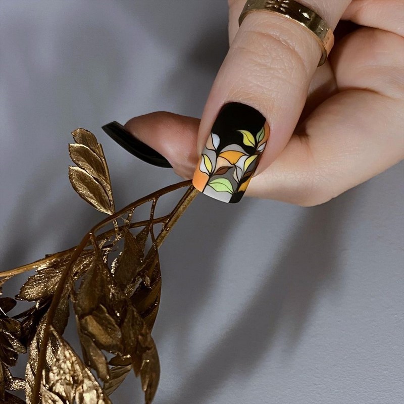 Рисунки в дизайне ноготков осень-зима 2026-2027: фото нейл-арта