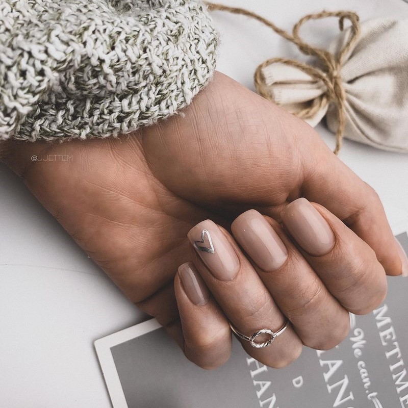 Рисунки в дизайне ноготков осень-зима 2026-2027: фото нейл-арта