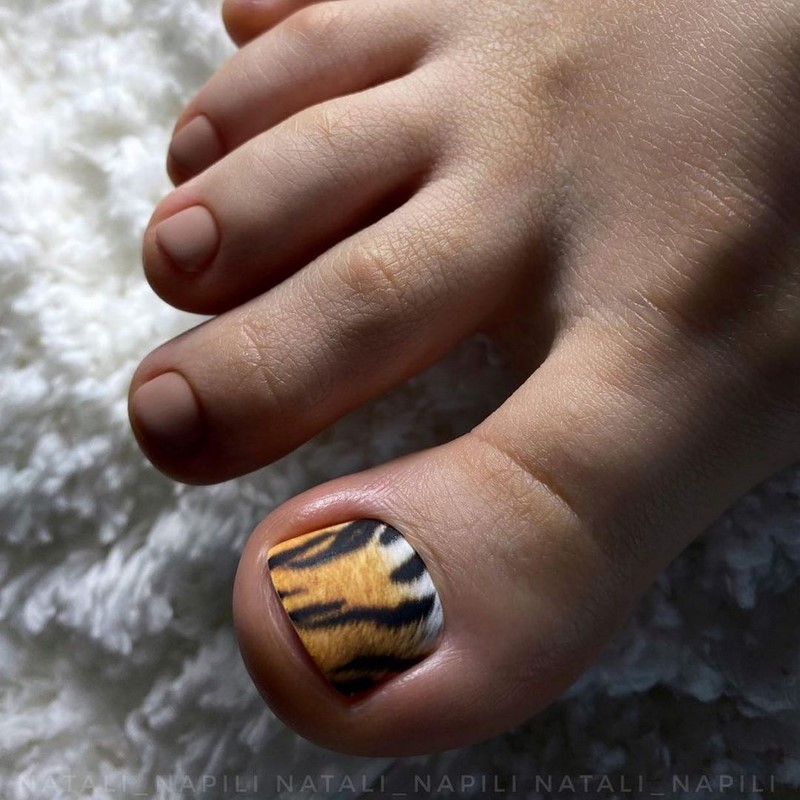 Подберите для себя лучший педикюр 2026: модные идеи, новинки, примеры — фото