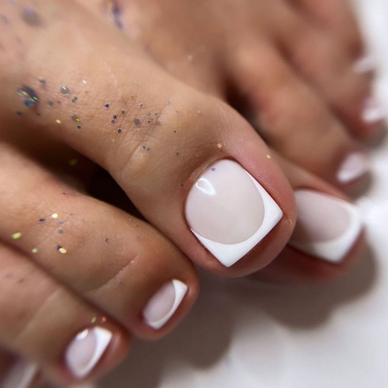 Подберите для себя лучший педикюр 2026: модные идеи, новинки, примеры — фото