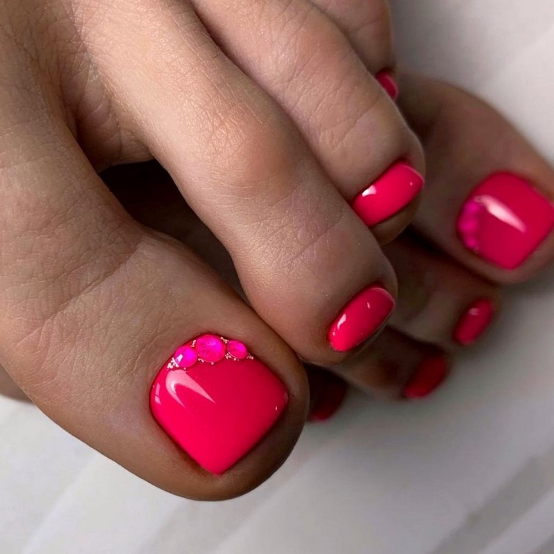 Подберите для себя лучший педикюр 2026: модные идеи, новинки, примеры — фото