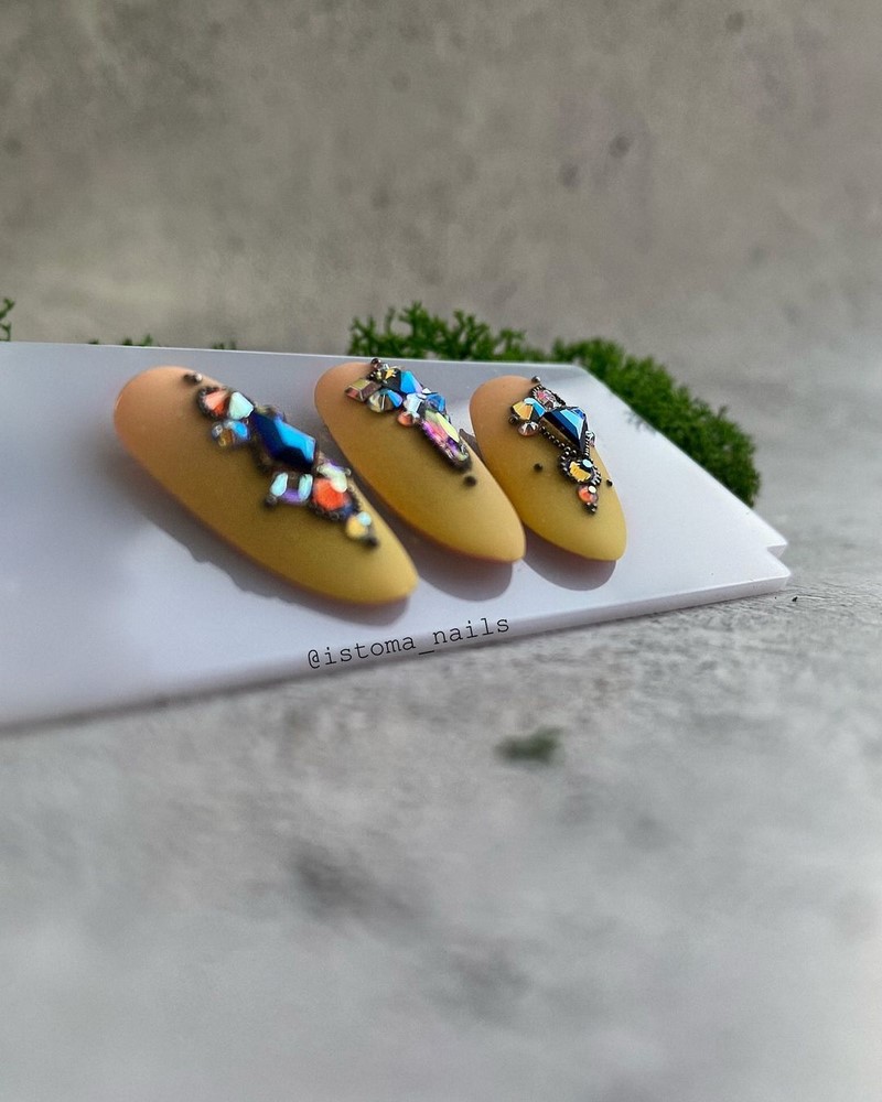 Красивый весенний маникюр 2026 года: идеи, новинки, тренды — фото