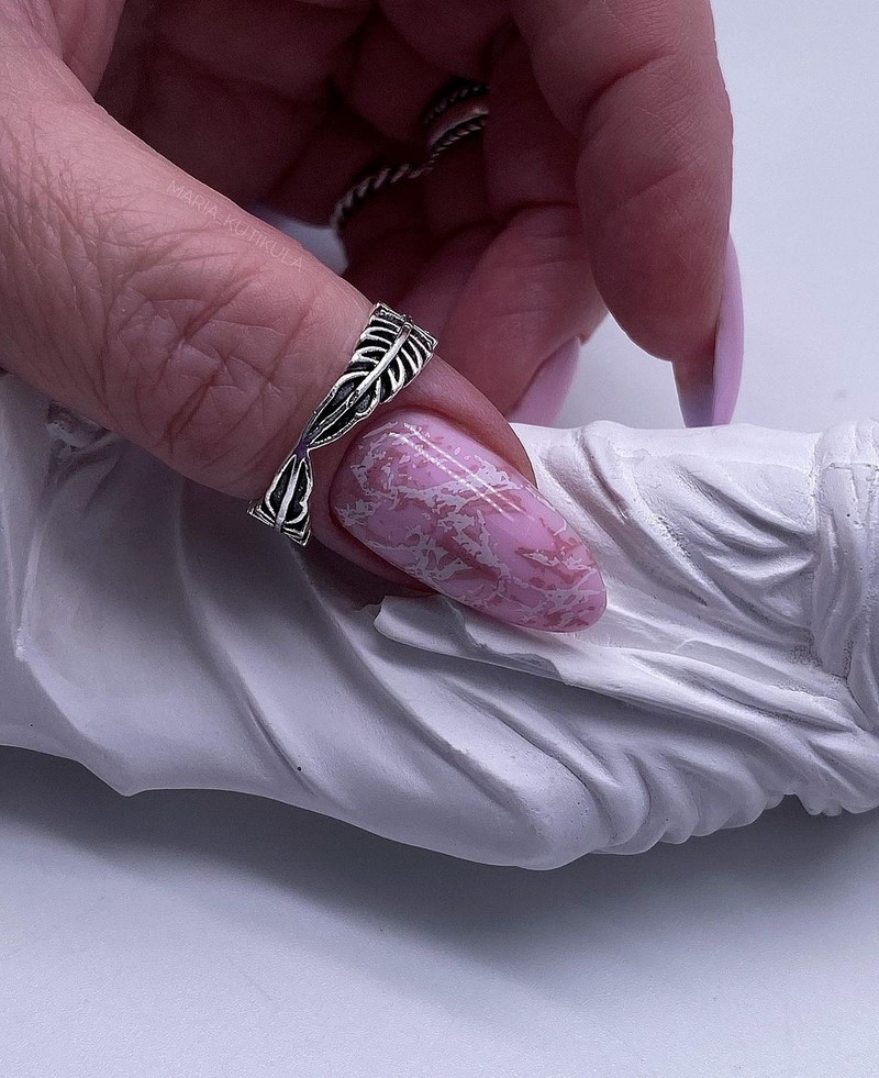 Красивый весенний маникюр 2026 года: идеи, новинки, тренды — фото