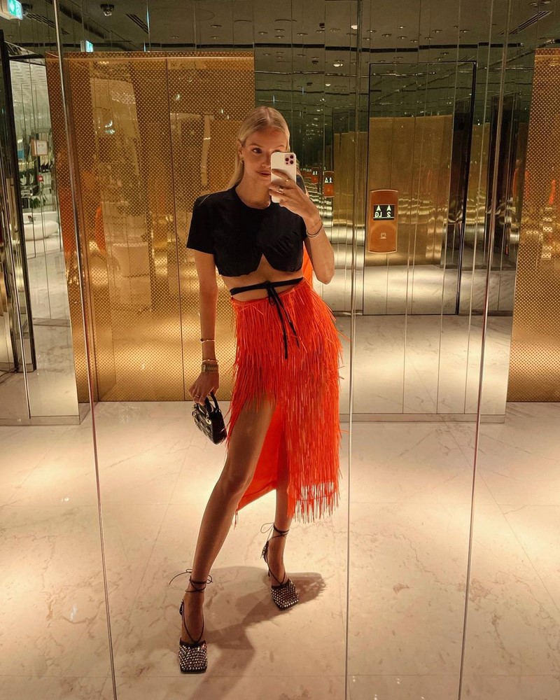 С чем носить модные юбки-карандаш 2026 года: фото, идеи, лучшие образы с юбкой карандаш?