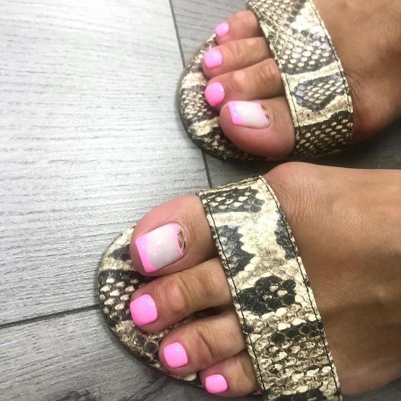 Подберите для себя лучший педикюр 2026: модные идеи, новинки, примеры — фото