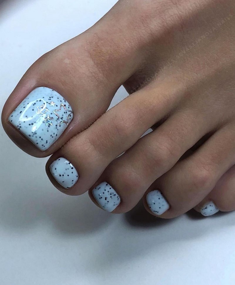 Подберите для себя лучший педикюр 2026: модные идеи, новинки, примеры — фото