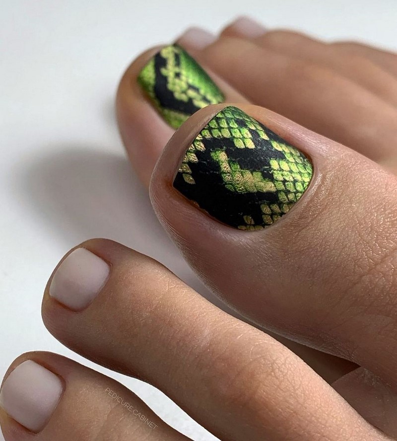 Подберите для себя лучший педикюр 2026: модные идеи, новинки, примеры — фото