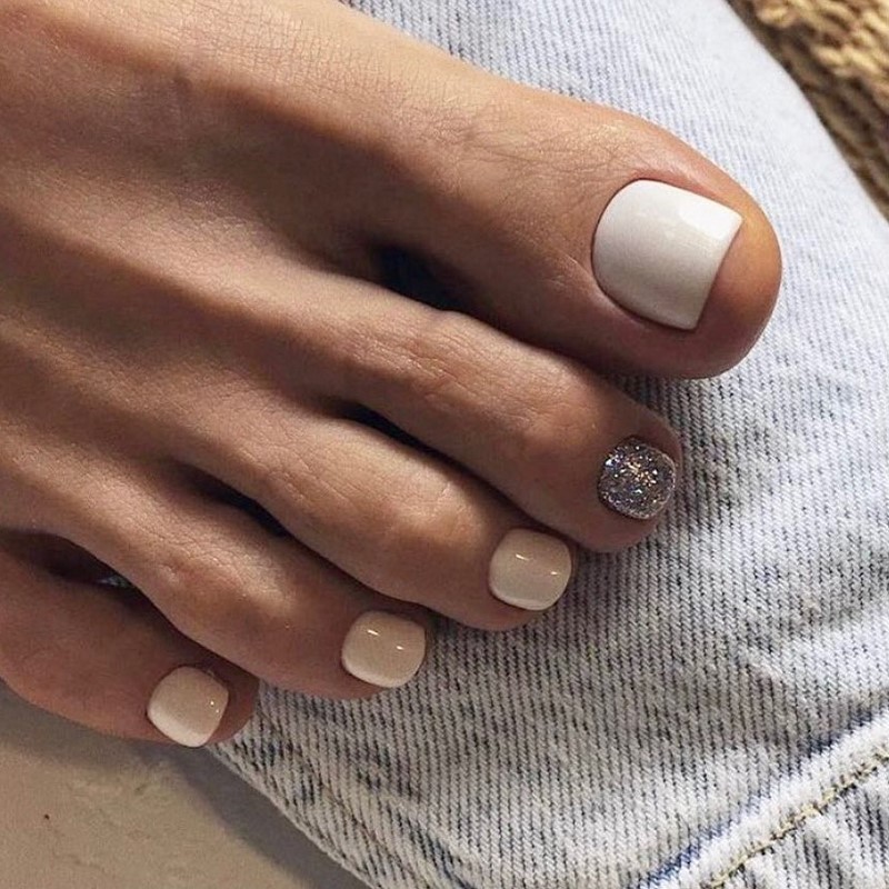 Подберите для себя лучший педикюр 2026: модные идеи, новинки, примеры — фото