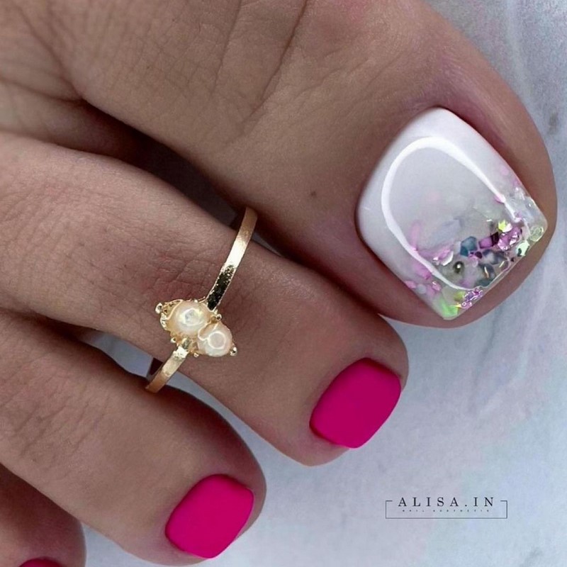 Подберите для себя лучший педикюр 2026: модные идеи, новинки, примеры — фото