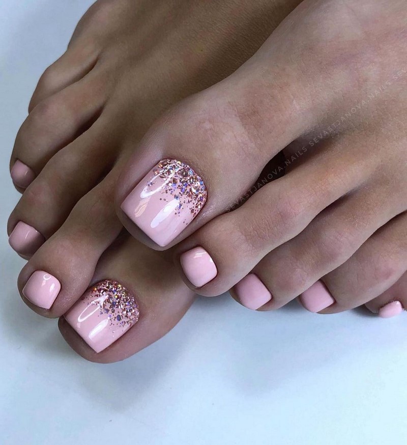 Подберите для себя лучший педикюр 2026: модные идеи, новинки, примеры — фото