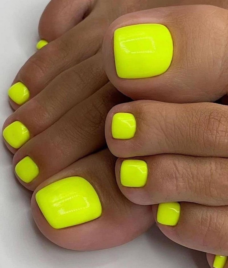 Подберите для себя лучший педикюр 2026: модные идеи, новинки, примеры — фото