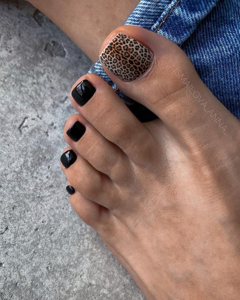 Подберите для себя лучший педикюр 2026: модные идеи, новинки, примеры — фото