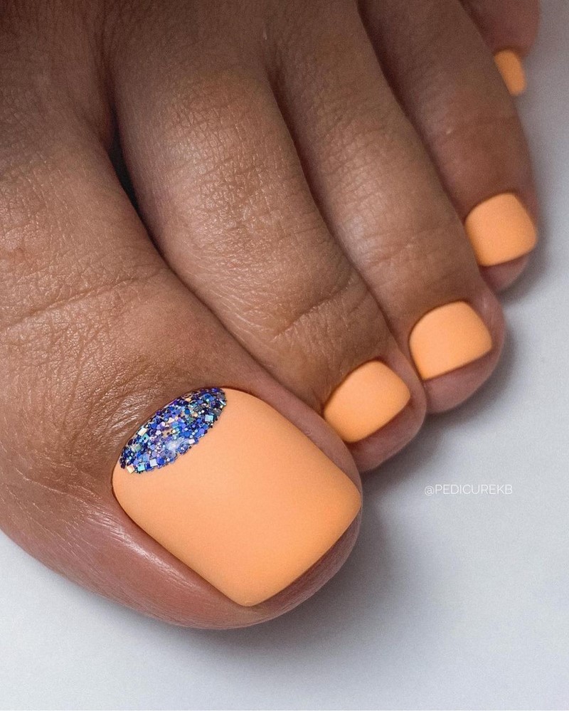 Подберите для себя лучший педикюр 2026: модные идеи, новинки, примеры — фото
