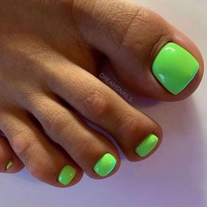 Подберите для себя лучший педикюр 2026: модные идеи, новинки, примеры — фото