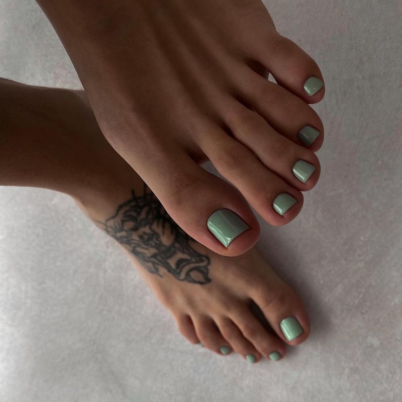 Подберите для себя лучший педикюр 2026: модные идеи, новинки, примеры — фото