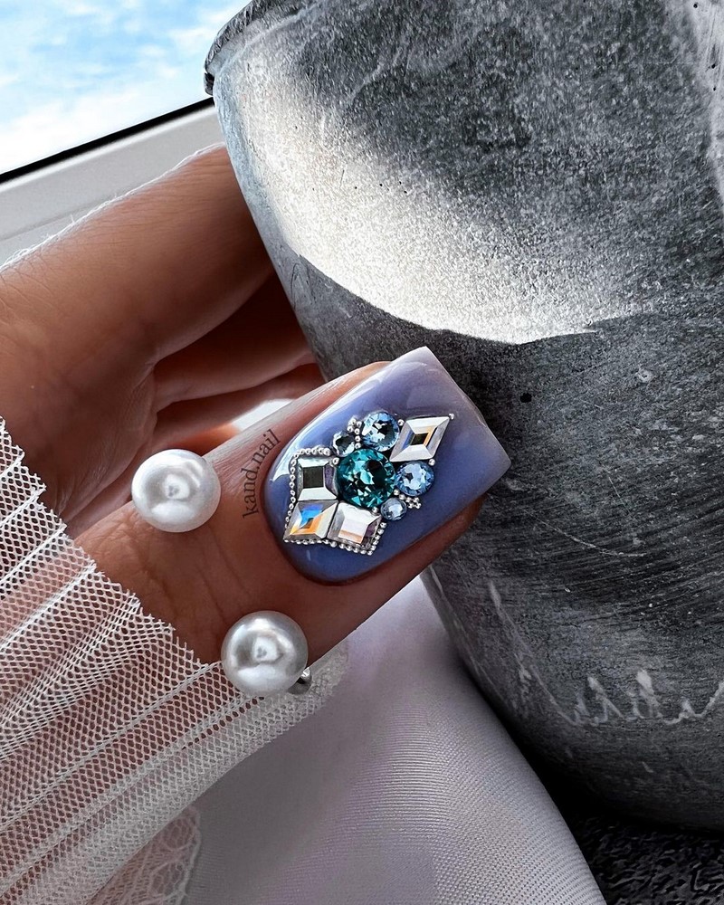 Новогодний маникюр 2027: креативные идеи нейл-дизайна