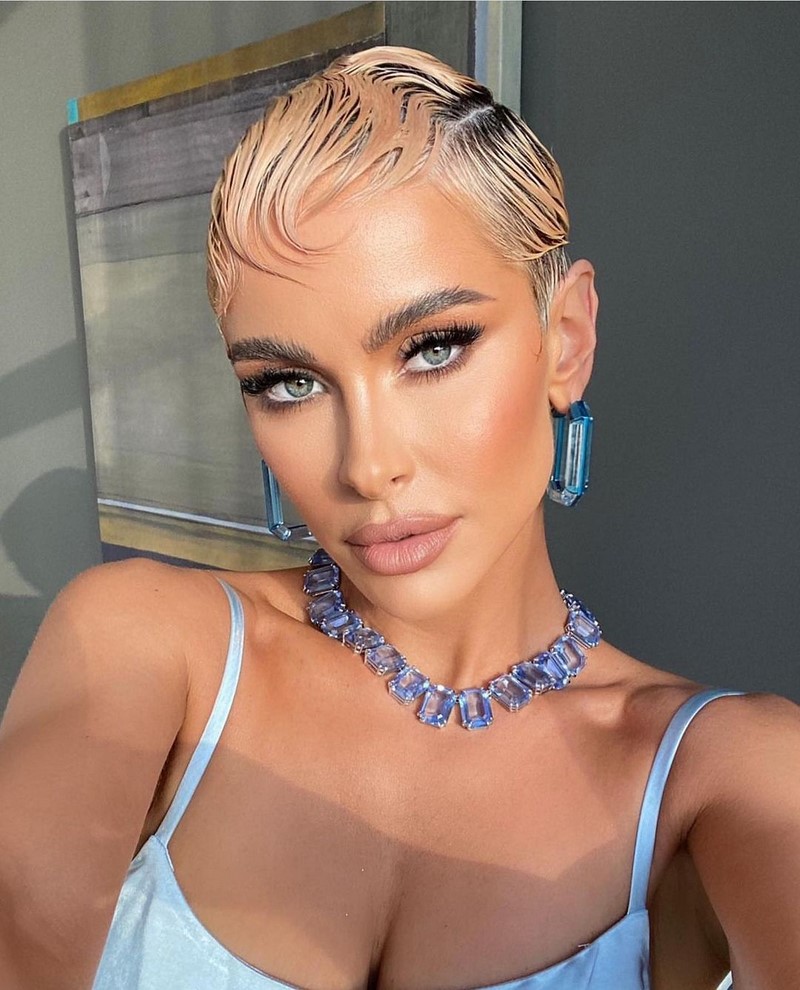 Новогодние прически 2027 – модные идеи, стили, тренды