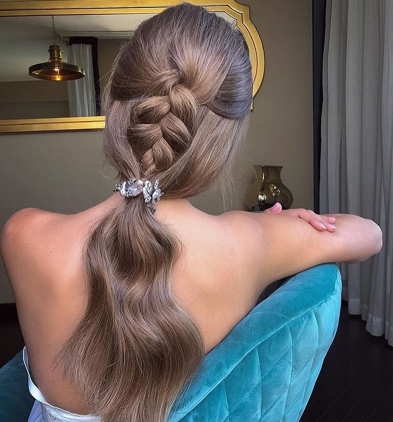 Новогодние прически 2027 – модные идеи, стили, тренды