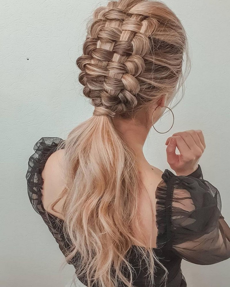 Новогодние прически 2027 – модные идеи, стили, тренды