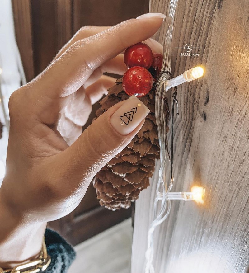 Зимний маникюр с рисунком 2026-2027: креативные тенденции зимнего нейл-арта