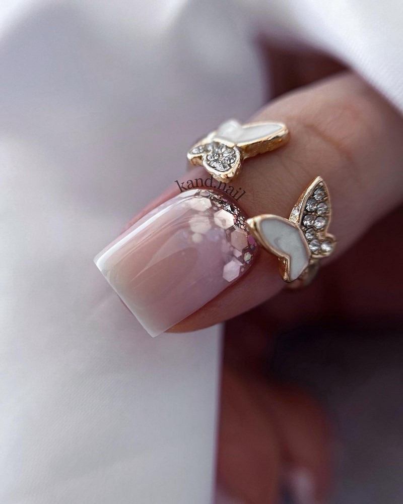 Новогодний маникюр 2027: креативные идеи нейл-дизайна