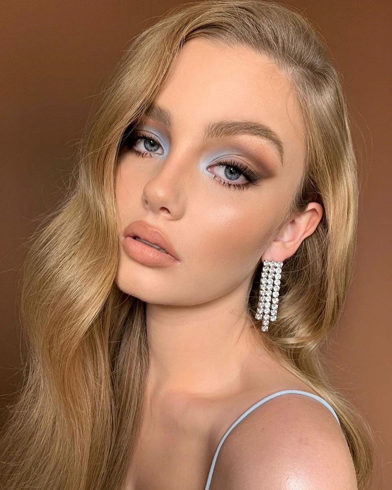 Новогодние прически 2027 – модные идеи, стили, тренды