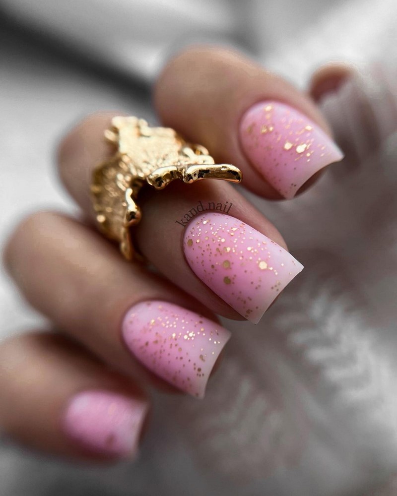 Новогодний маникюр 2027: креативные идеи нейл-дизайна