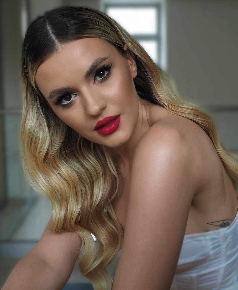 Новогодние прически 2027 – модные идеи, стили, тренды