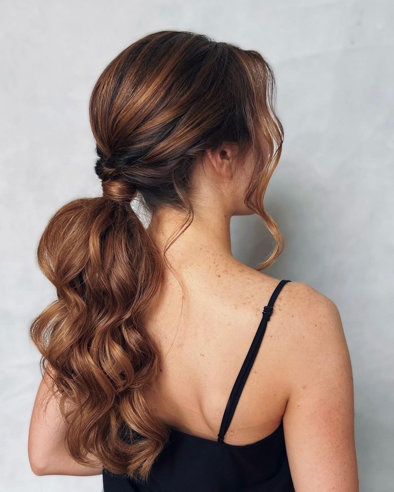 Новогодние прически 2027 – модные идеи, стили, тренды