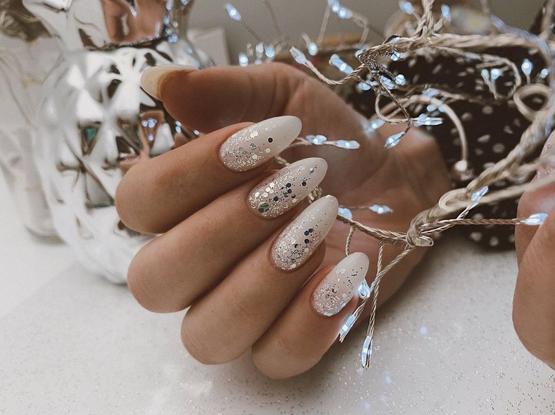 Роскошный новогодний маникюр 2027 года: фото, идеи маникюра на Новый год