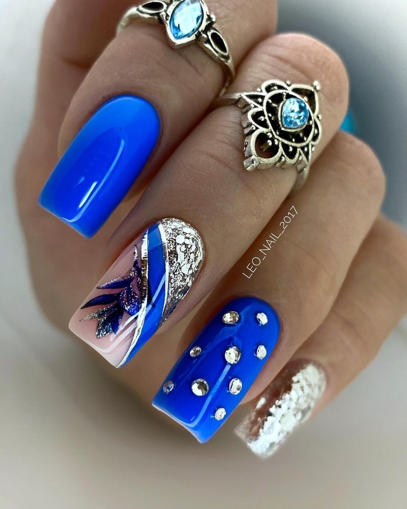 Роскошный новогодний маникюр 2027 года: фото, идеи маникюра на Новый год