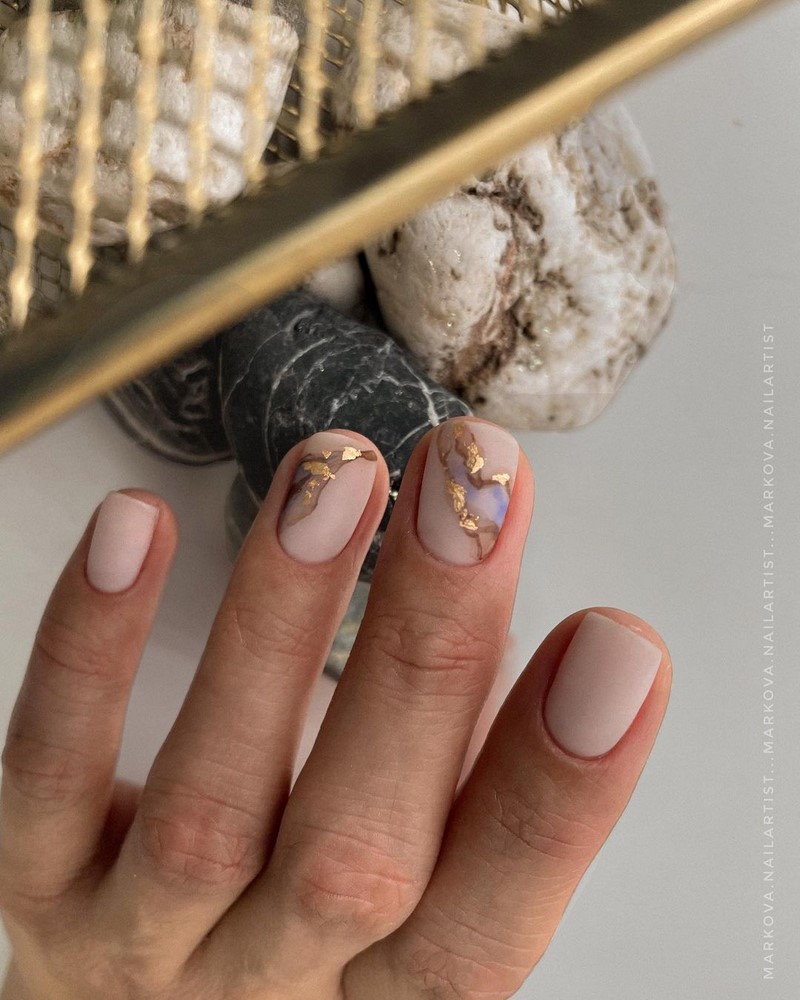 Роскошный новогодний маникюр 2027 года: фото, идеи маникюра на Новый год