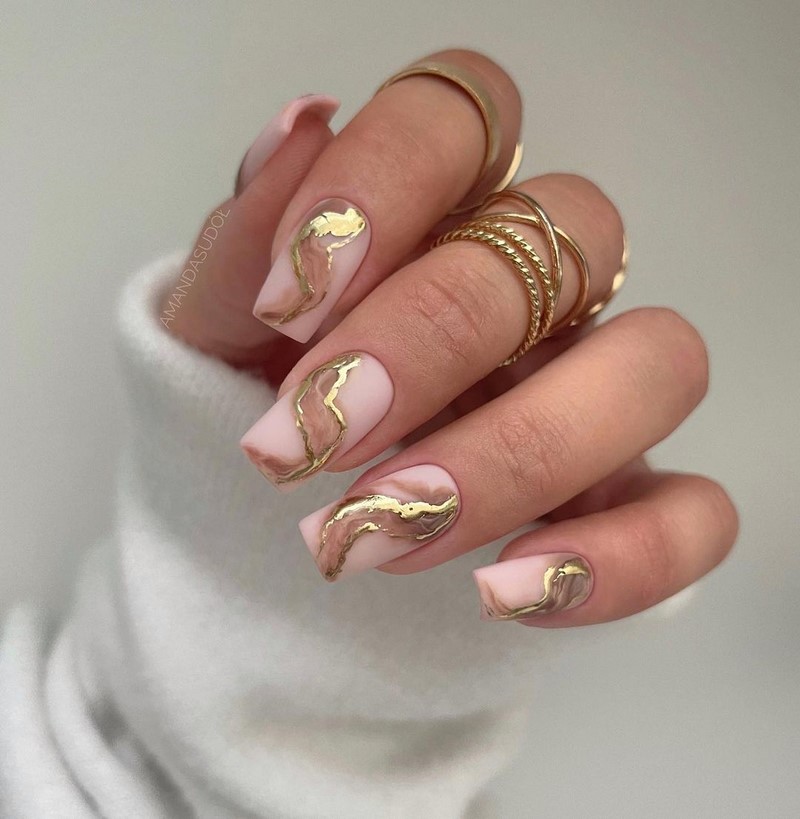 Роскошный новогодний маникюр 2027 года: фото, идеи маникюра на Новый год